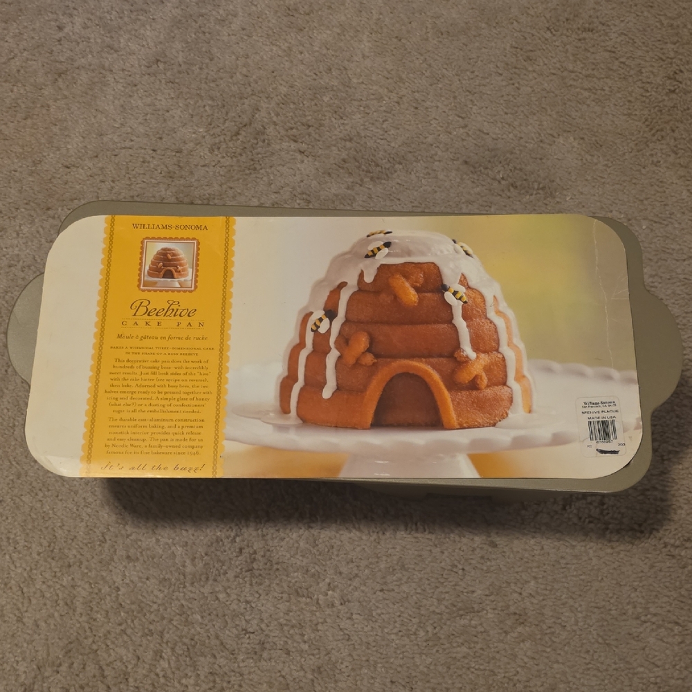 Williams-Sonoma Beehive Cake Pan – New in Packaging